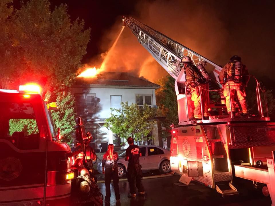Fire crews respond to apartment complex fire
